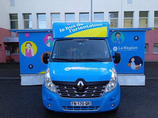 photo bus de l'orientation extérieur.jpg